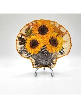 Decoupage Scalloped shell Sunflowers in a basket